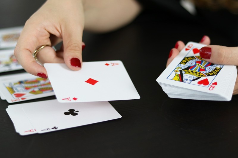 Elevate Your Game: Benefits of Playing Baccarat Online