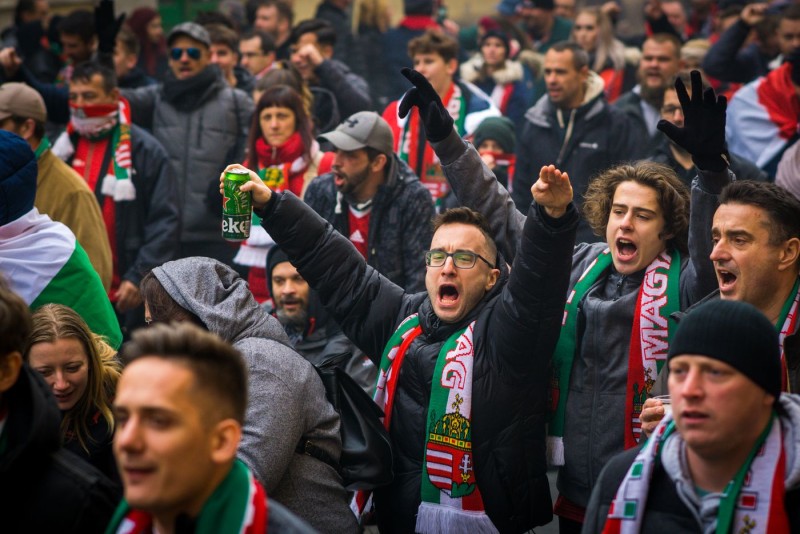 How Live Betting Changed the Way Football Fans Follow a Match