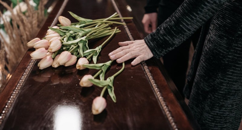 How to Choose Funeral Flowers