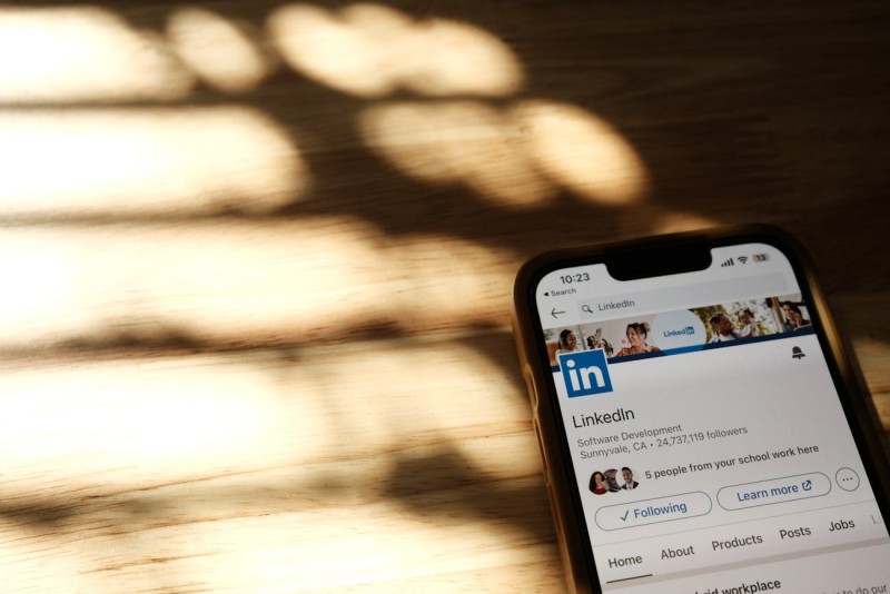 Maximizing Engagement: How to Use LinkedIn Carousel Ads for Event Promotions