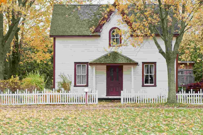 Transform Your Home with Carriage House Garage Doors from Top Suppliers