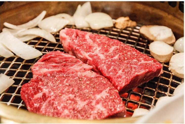 Unraveling the Exquisite Flavor of Wagyu Beef: Enhancing the Delicacy with Asian Seasoning Sauce